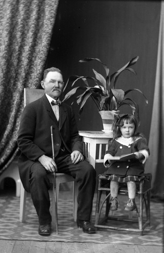 Edvard Eliasson och barnbarnet Inga Olsson