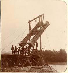 Øvre Salangen bru under bygging  ca. 1914. Spennvidde er 54 