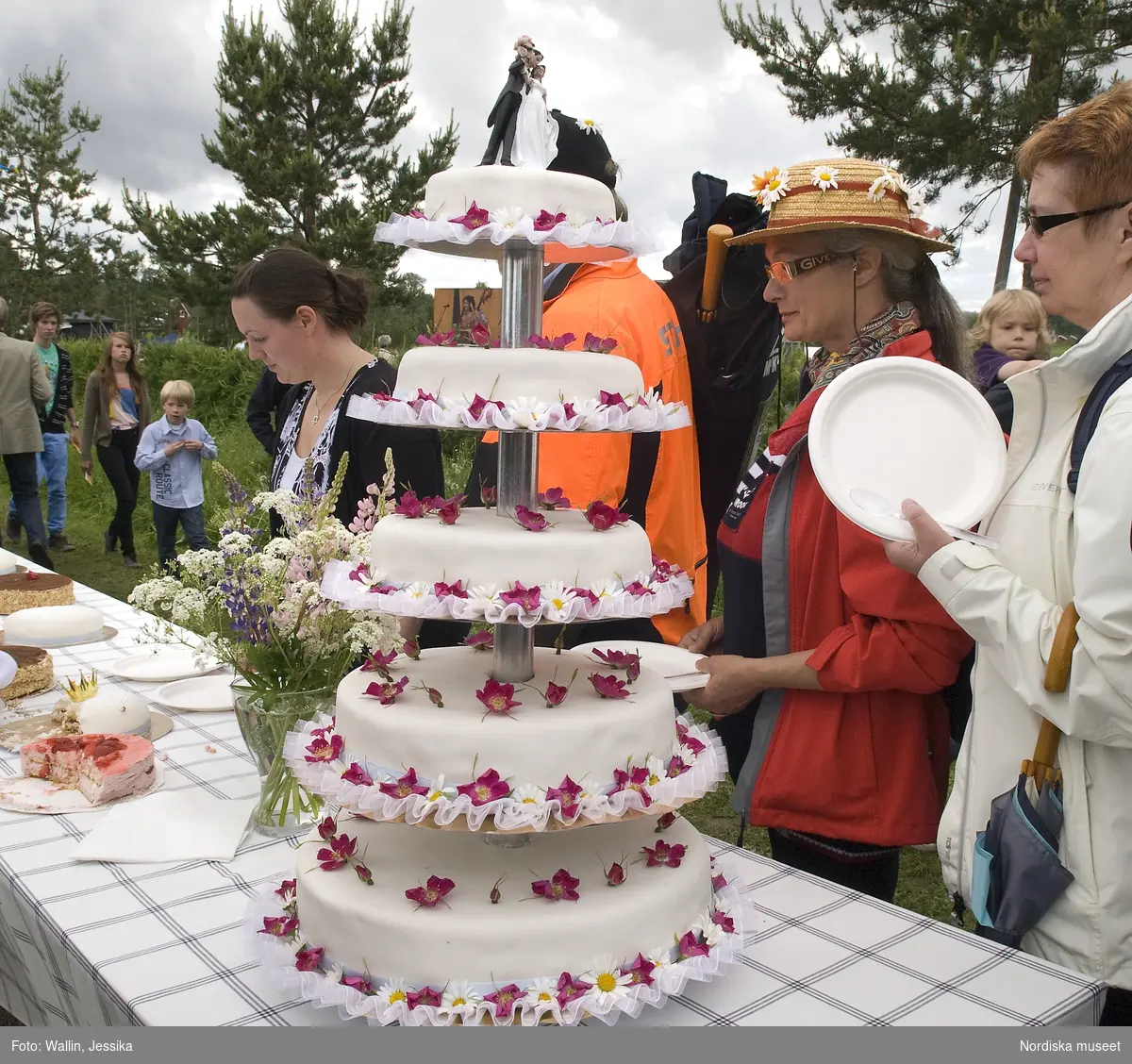 Firande av kronprinsessbröllopet 19 juni 2010, Ockelbo. Tårtbuffé.