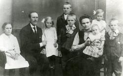 Fra venstre: Antora Larsen, Olaf Larsen, Margit Larsen, Oska