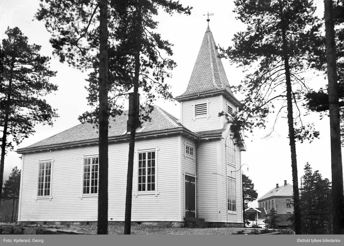 Metodistkirken på Notodden, adresse Villaveien 3. 
Vindfløy merket 1909. Kirken ble innviet i 15. august 1909. Ble påbygd nytt tårn i 1960. Revet.