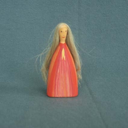 Sågad och målad docka med hår av lin.