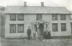 Hovedbygningen på prestegården i Vik