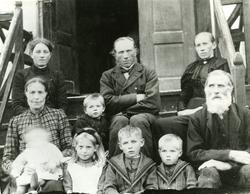 Foran fra venstre: Jette Halmøy, Kjartan Ulstad, Hjørdis Hal