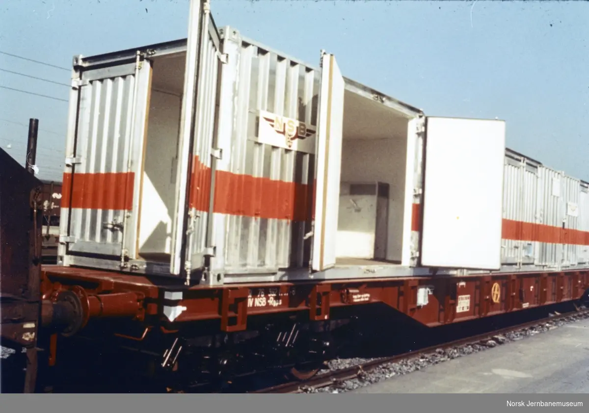 NSB plattformvogn litra Rgps med NSB-containere