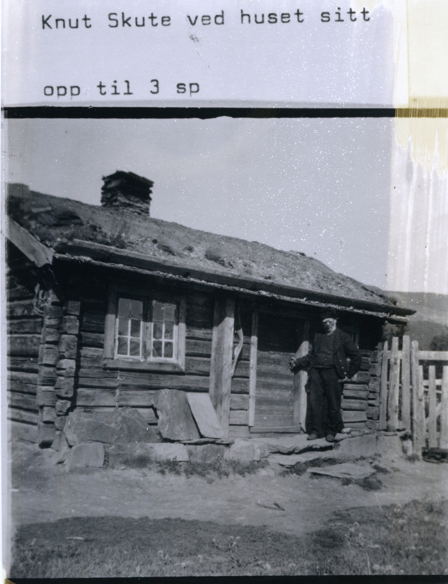 "Skutin" framfor huset sitt ved Ferisdalen