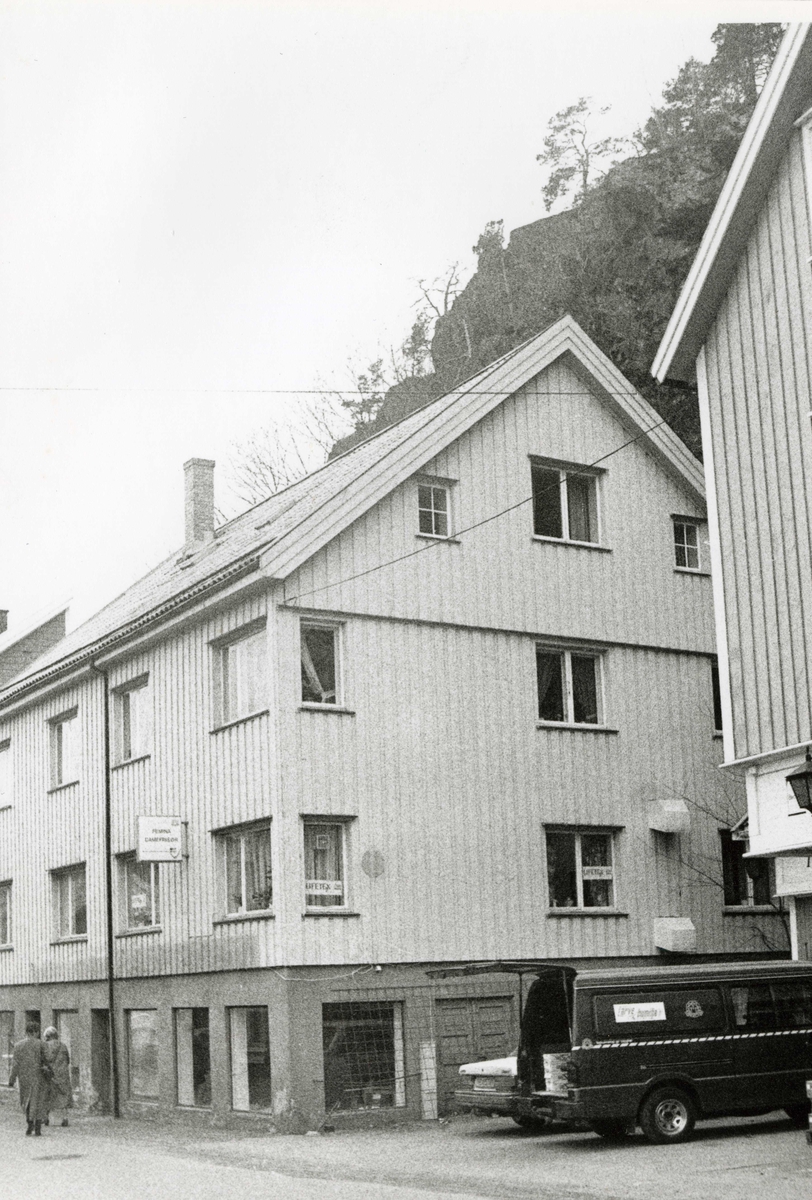 Kirkegata 14 , tidligere  Bjerkes ekektriskes lokaler i kjelleren.