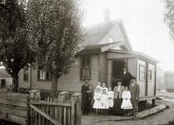 Paret Ida Johanne (f.Palo) og Peter Pelto fotografert ved hj