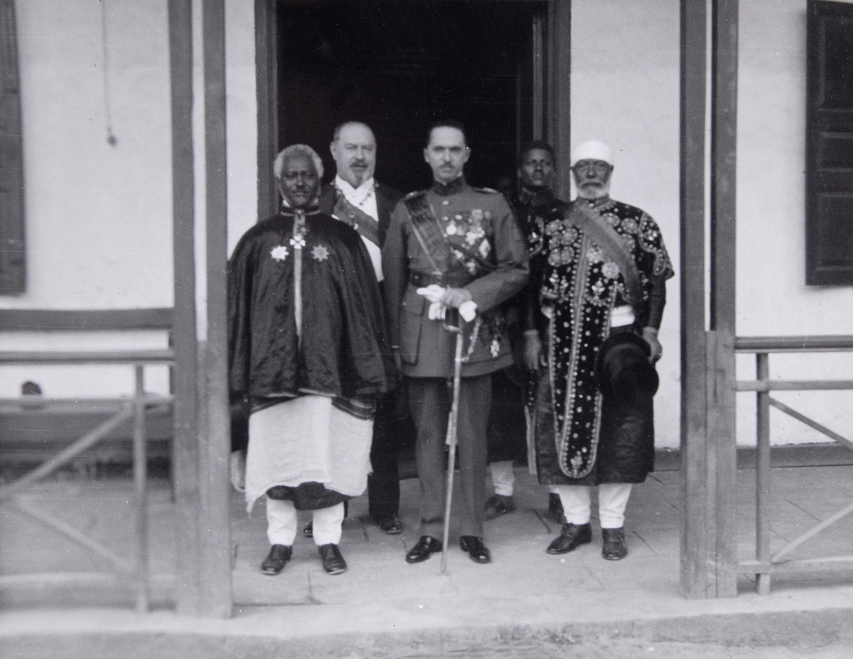 Christian Thams og prins Sixte de Bourbon, fransk prins og diplomat, sammen med Etiopias utenriksminister og krigsminister.