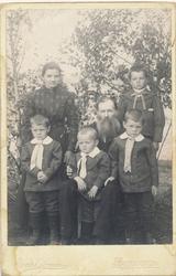 Familien Kvalstad fra Skage i Overhalla