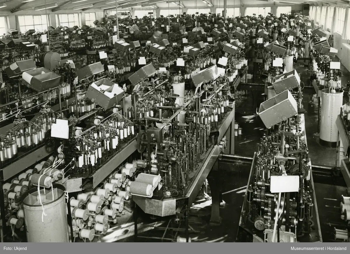 Produksjonslokala ved Trengereid Fabrikker, truleg ca. 1960-talet.