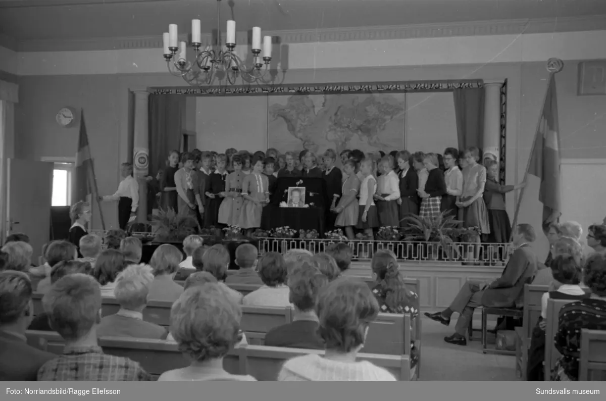 Minneshögtid för Dag Hammarskjöld på Mariedalsskolan i Timrå 1961.