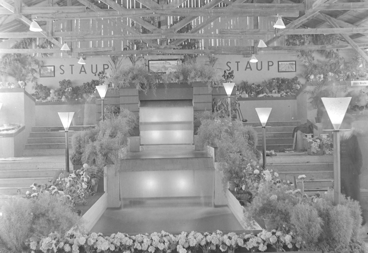 Jubileumsutstillingen i Levanger 1936 - blomsterstand, Staup
