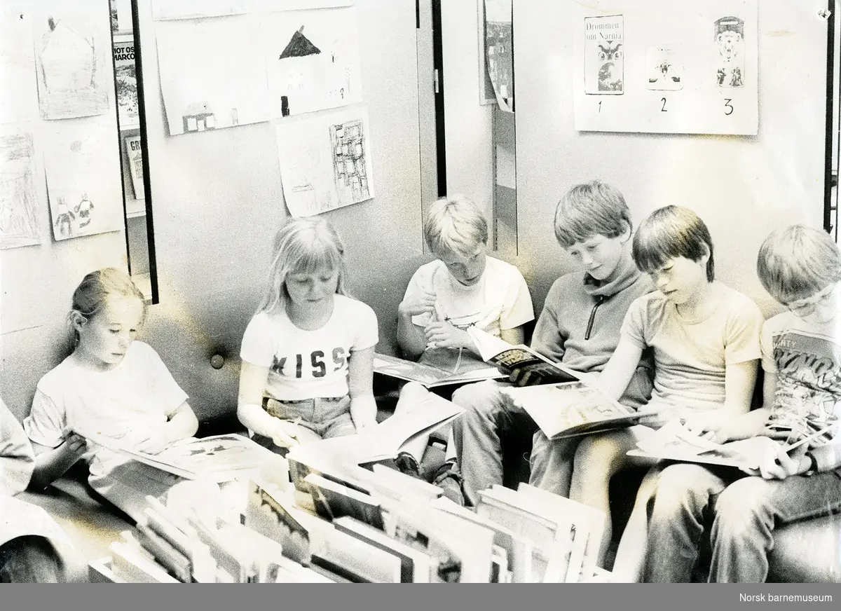 Elever i leserkroken ved Aspervika skole, Sandnes