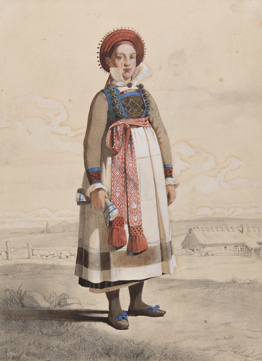 Akvallererad blyertsteckning. Stående kvinna i helfigur med vitt förkläde och vävda band. Landskap i bakgrunden. Akvarell i storformat av Otto Wallgren.