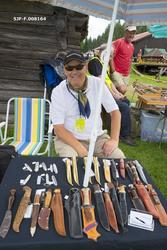 Reidar Aasen, en av de såkalte «buskselgerne» på knivtorget 