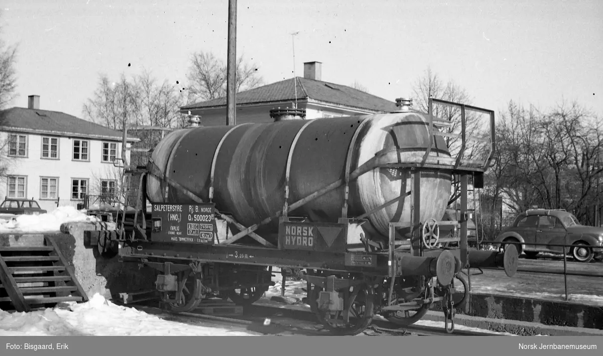 Rjukanbanens tankvogn litra Q3 nr. 500023 på Ski stasjon