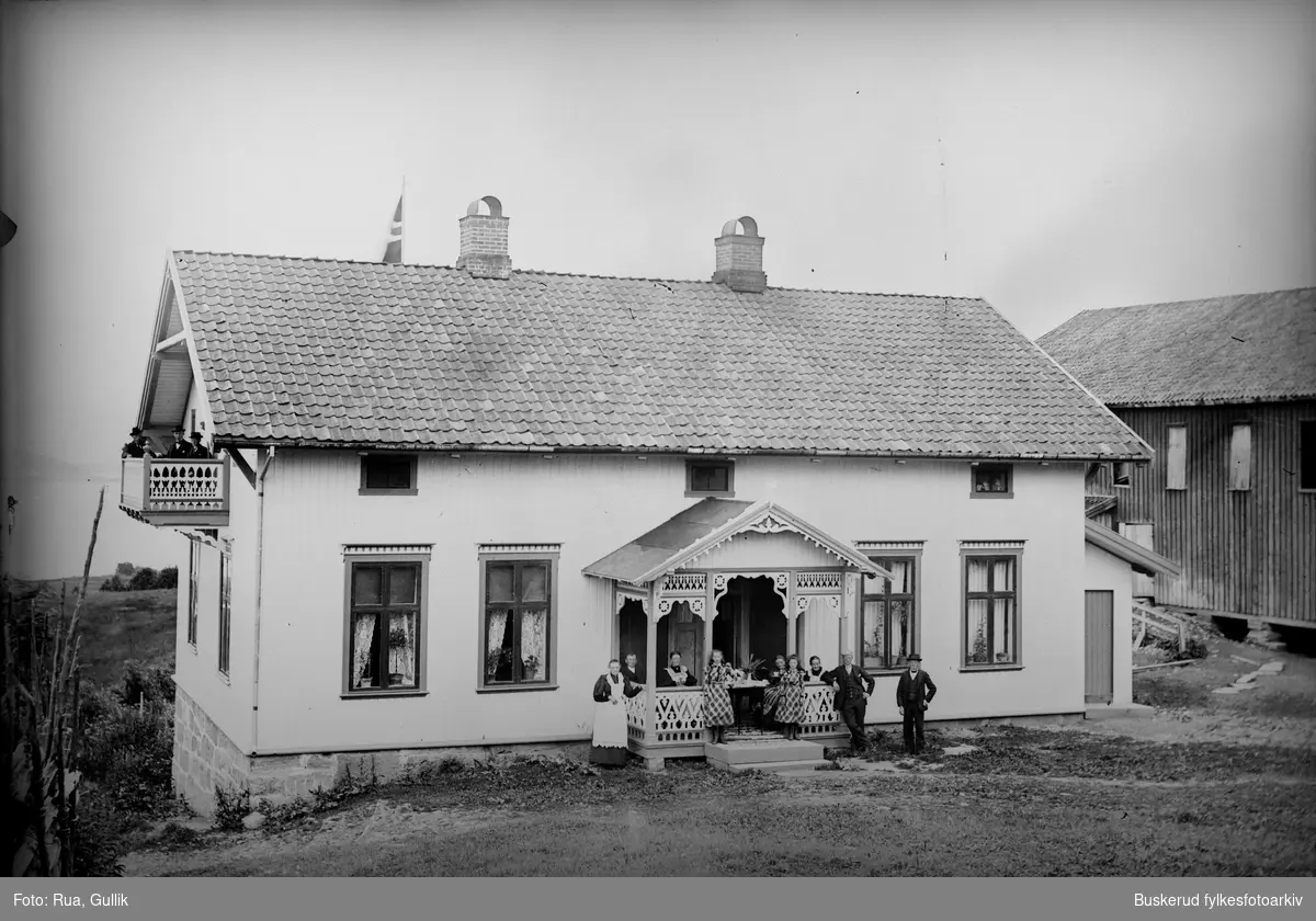 Gården til Nils A Raaen Eiker 1898
Gruppe
1898