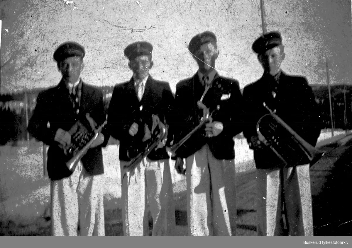 Sokna hornmusikk
Kåre Mehlum, Sigurd nilsen, Georg Mehlum, Karsten Brodalen
Sokna
1937