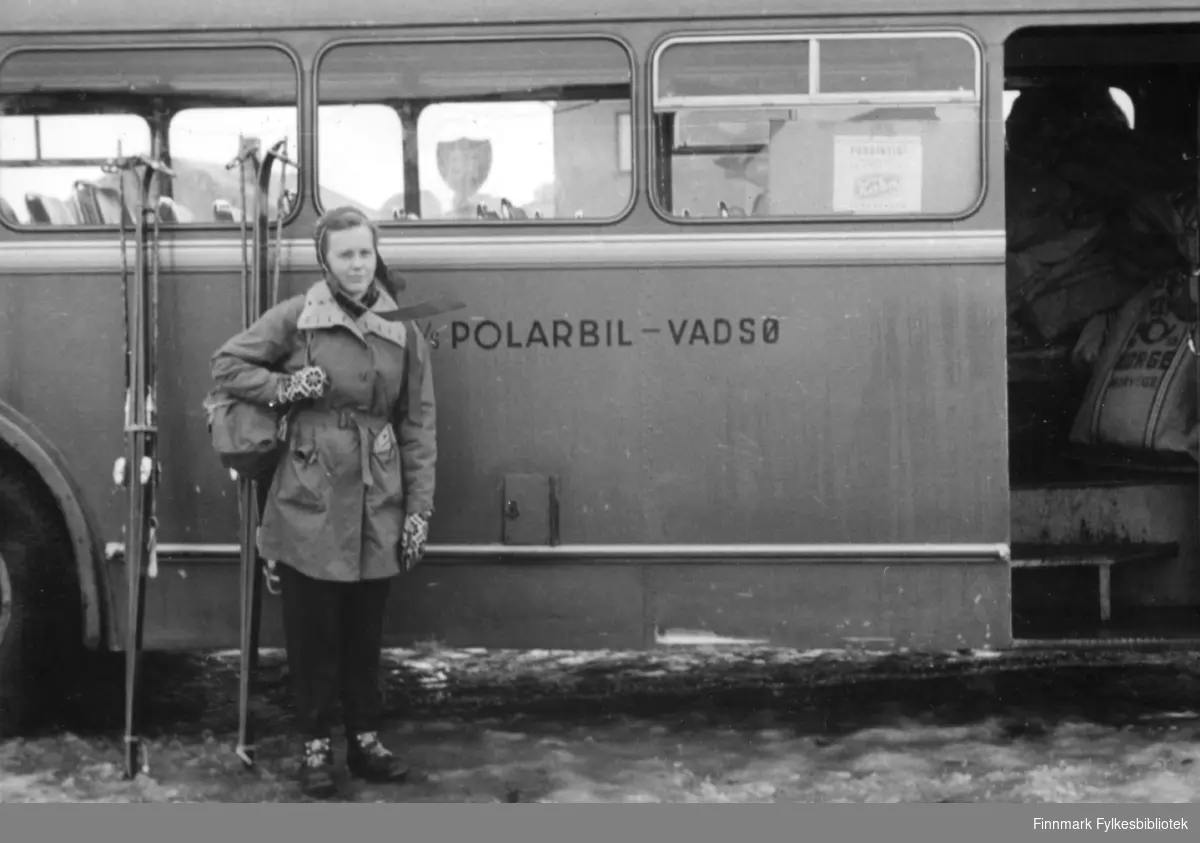 På vei til Polmak. A/S Polarbil var et rutebilselskap som drev rutetrafikk i Øst-Finnmark fra 1920 til 1976. Polarbil hadde hovedkontor i Vadsø.
