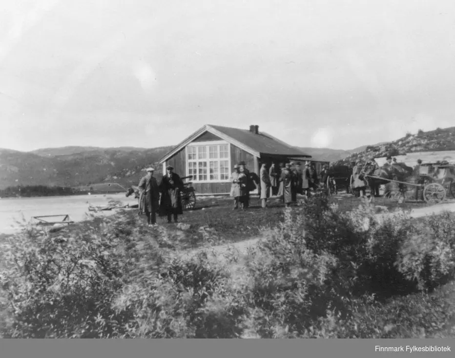Sandnes skole ved Langfjorden 1867/1944.