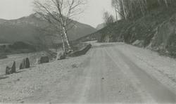 Album fra 1929-1943. Ottadalsveien i Sel. Rekkverksmur av sk