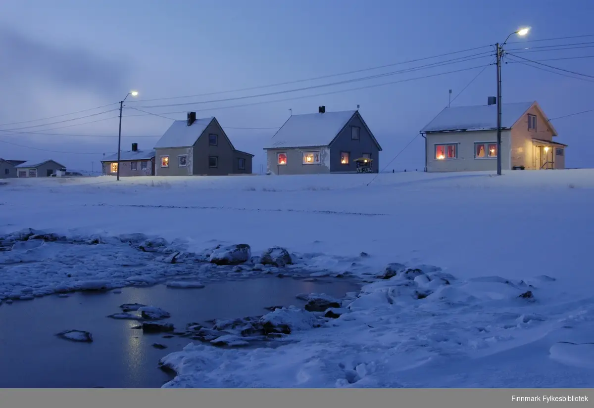 Mørketid i den lille bygda Golnes i Nord-Varanger. Bildet er tatt i begynnelsen av januar 2009.