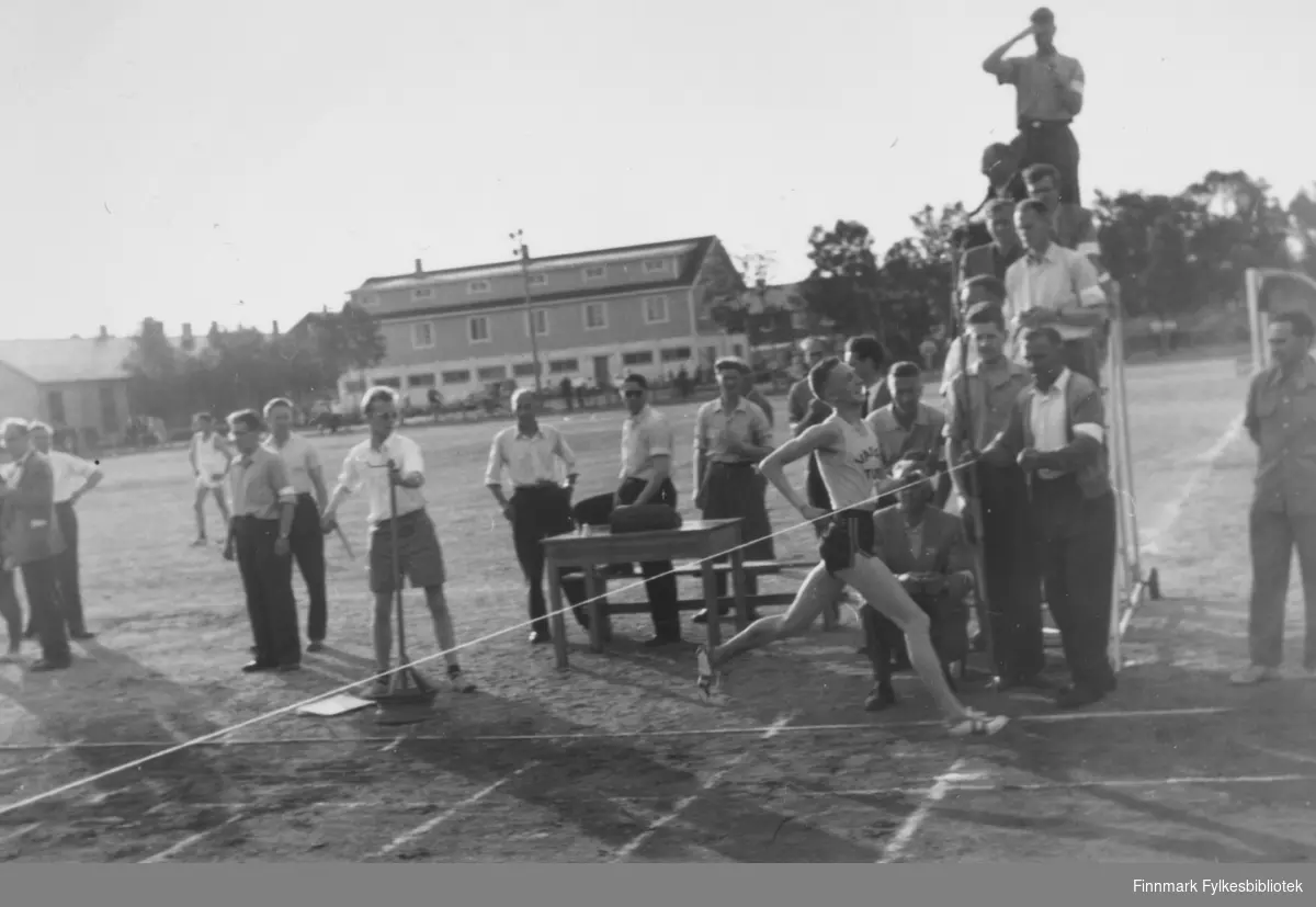 Landsdelskamp: Nord-Norge - Nord-Sverige - Nord-Finland i Boden (Sverige) 1960. Ragnvald Dahl vant gullmedalje i 5000 m med tiden 14.44.4, ny nordnorsk rekord.
