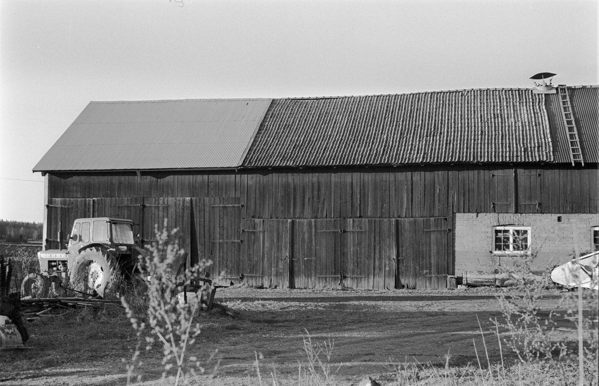 Lada, Tjälinge 4:1, Skogs-Tibble socken, Uppland 1985