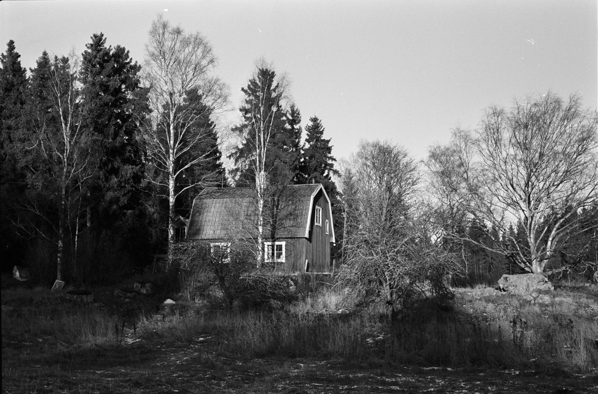 Bostadshus, Ångelsta 3:4, Skogs-Tibble socken, Uppland 1985