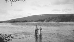 "Fra venstre: Ragna Harila og Alida Pedersen i Flintelv. I b