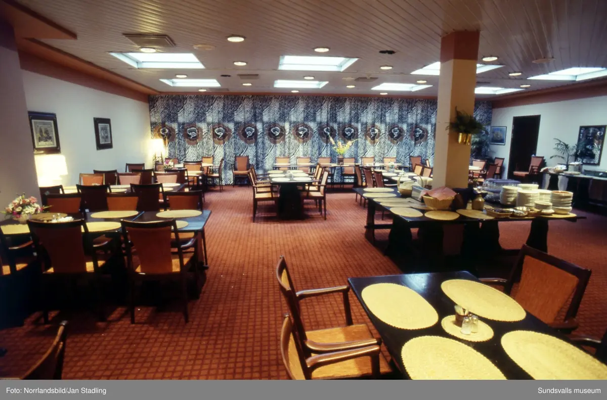 Exteriör och interiörbilder av hotell bore och restaurang maxim ...