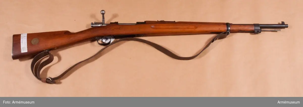 Grupp E II
6,5 mm gevär m/1938, system Mauser, utan bajonett.