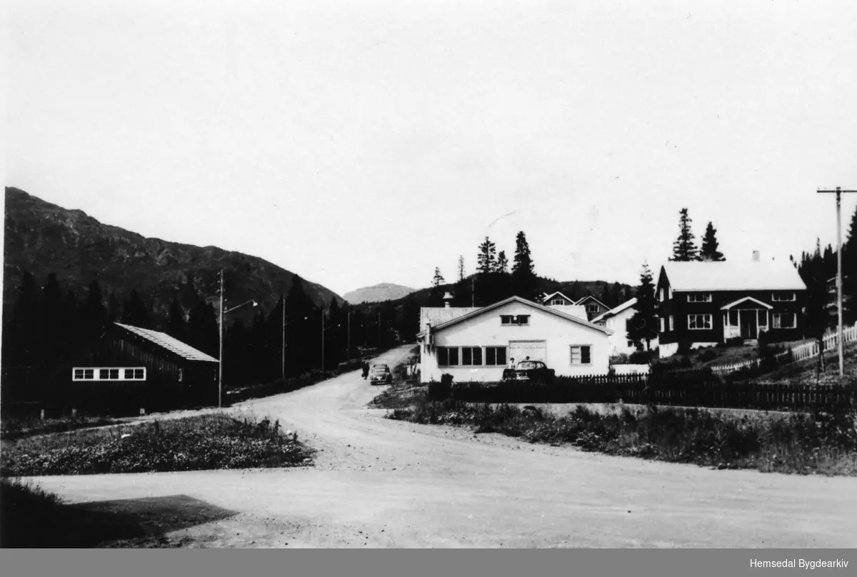 Steinmoen og Kirkebøen Trevarefabikk i Trøym i Hemsedal, ca. 1960.