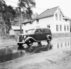 Vardens arkiv. "Trafikkontroll på Bøleveien". 09.09.1953.
F