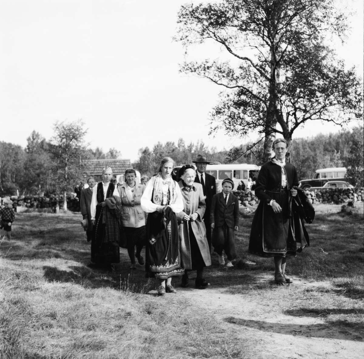 Vardens arkiv. "Rauland kirke jubileum". 06.09.1953