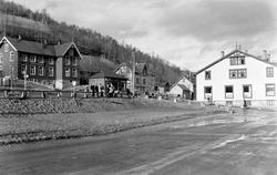 Løkken sentrum med Løkken kafe og kooperativet.