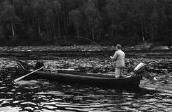 Elvebåt i landskap.