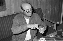 Fluebinding i interiør.