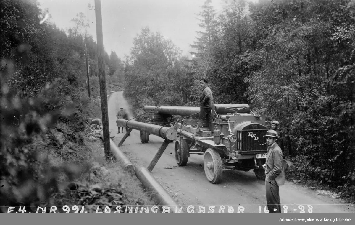 Norsk Hydros anlegg på Rjukan. Transport av gassrør, august 1928.