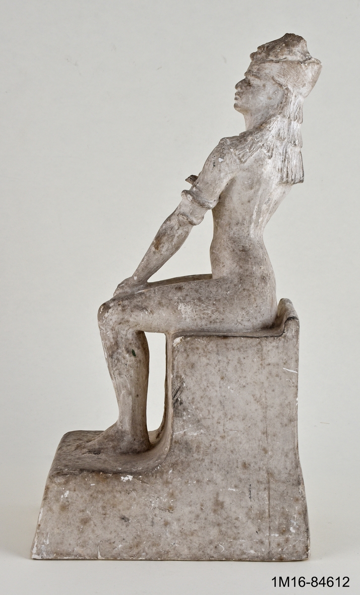 Skulptur, modell till Cleopatra. Signerad: Ag. de F. 1898, opatinerad.
