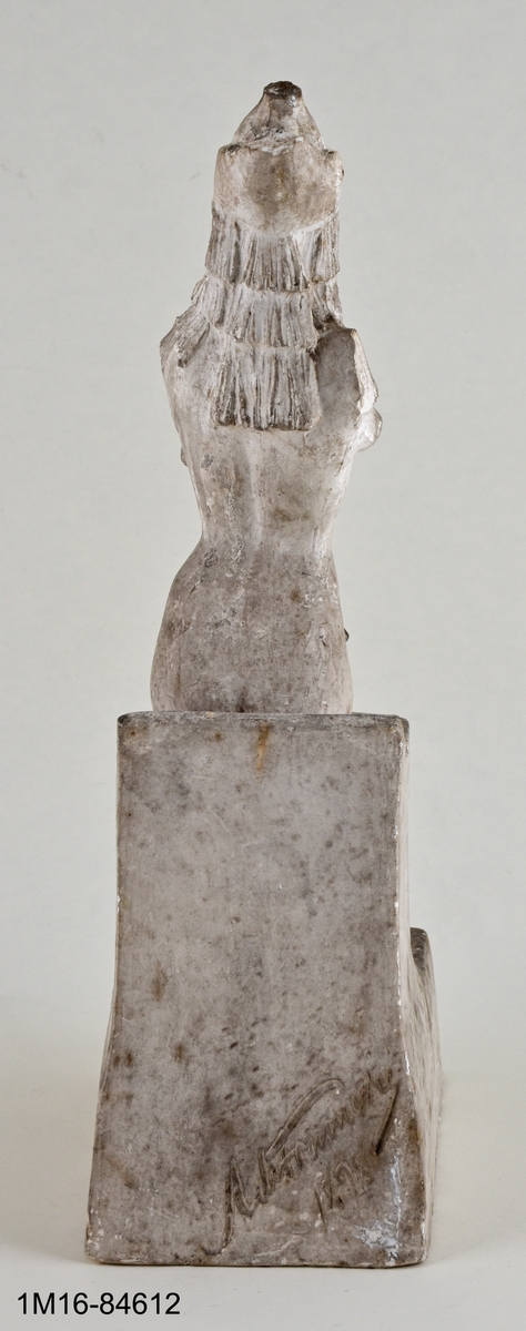 Skulptur, modell till Cleopatra. Signerad: Ag. de F. 1898, opatinerad.