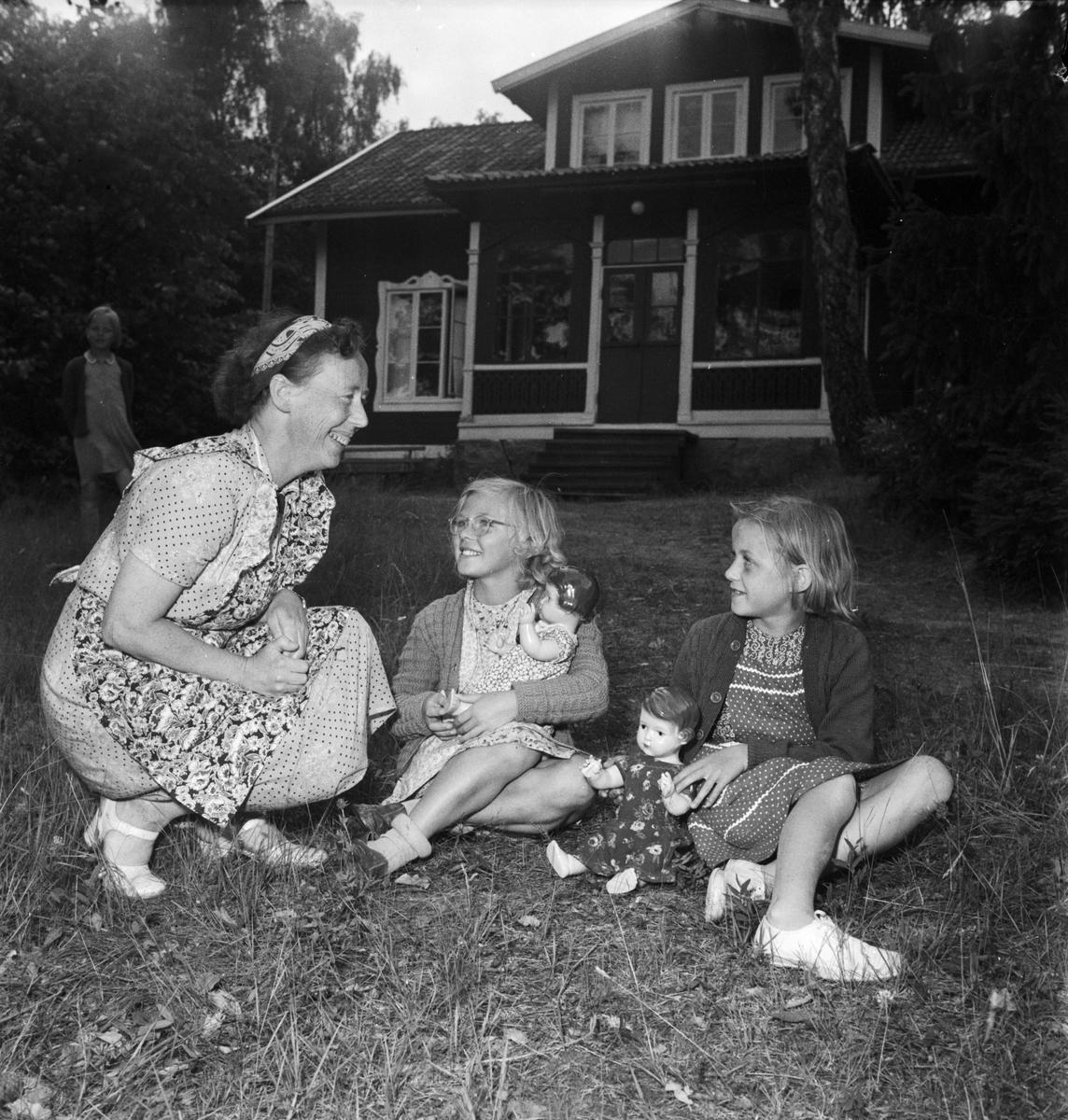 Lekande barn, Edakolonin, Uppland 1950
