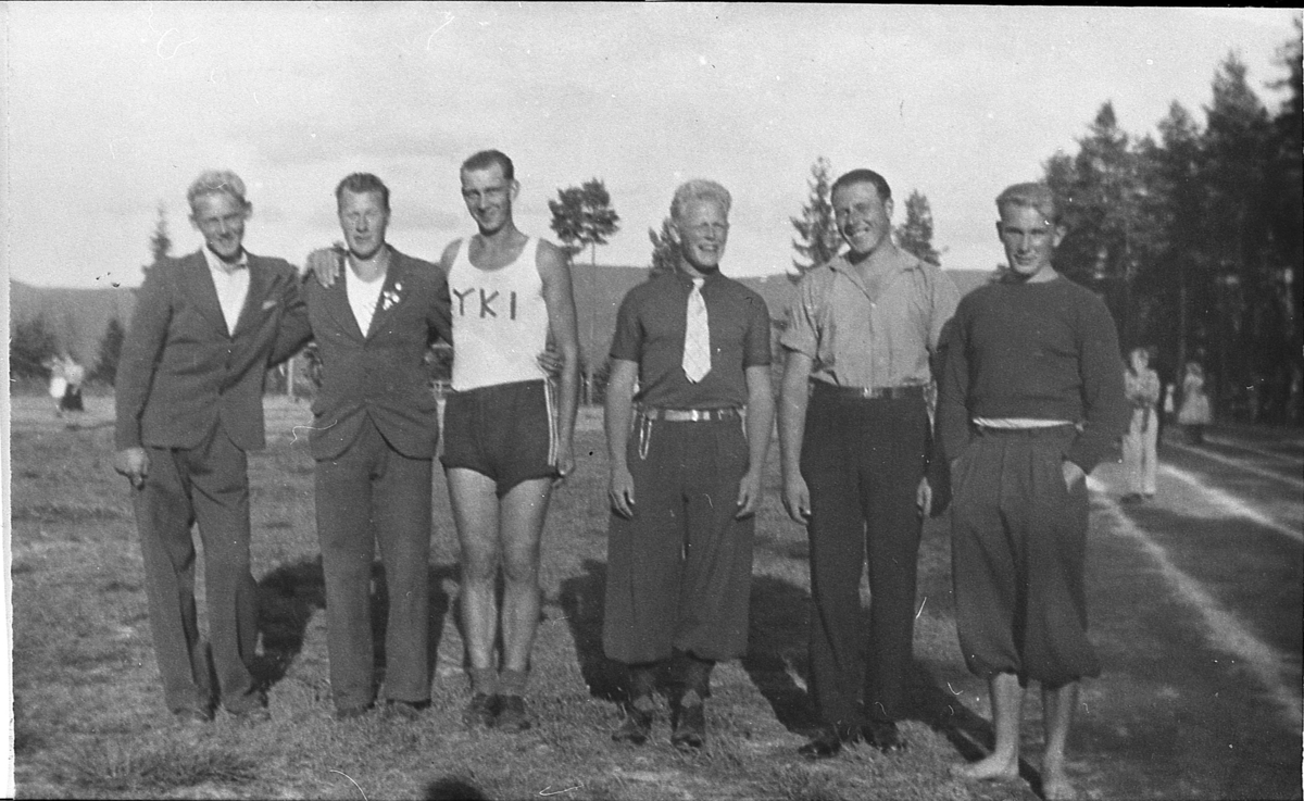 Idrettsutøvere på Skinnesmoen, 1940.