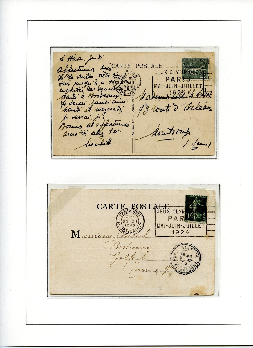 To postkort montert på albumside. Begge postkortene er frankert med grønne frimerker av typen semeuse.