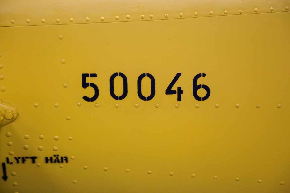 Skolflygplan Sk 50B
Saab 91B Safir

Märkning: På framkroppen kodsiffra 46; på bakkroppen kronmärke och flottiljnummer 5; på fenan kodsiffra 46.