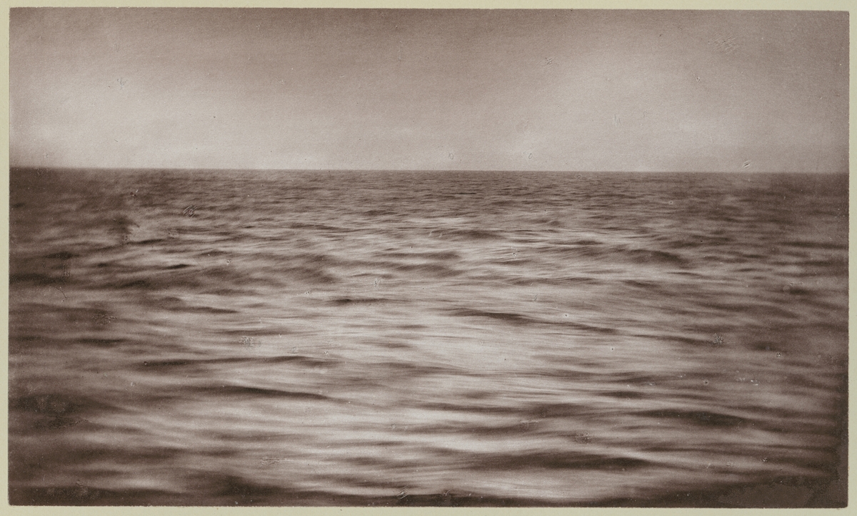 En bild från havet tagen från korvetten Stosch.