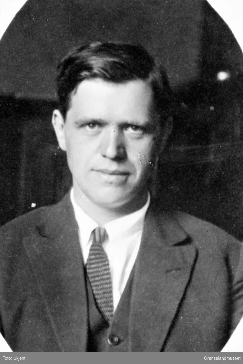 Edward Sjølander, sekretær i Øst-Finnmark faglige samorganisasjon. Formann i Nordens Klippe 1927-1930.