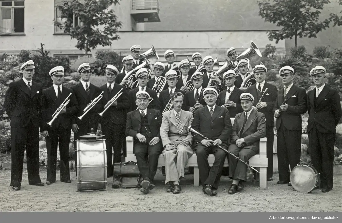 Høyanger Fagforenings orkester ca. 1930.