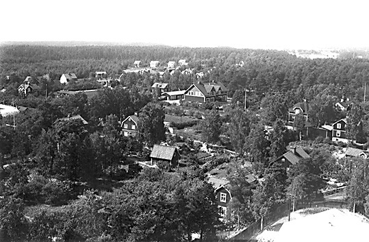 Vy från Djäknebergets vattentorn i Västerås, mot nordväst.